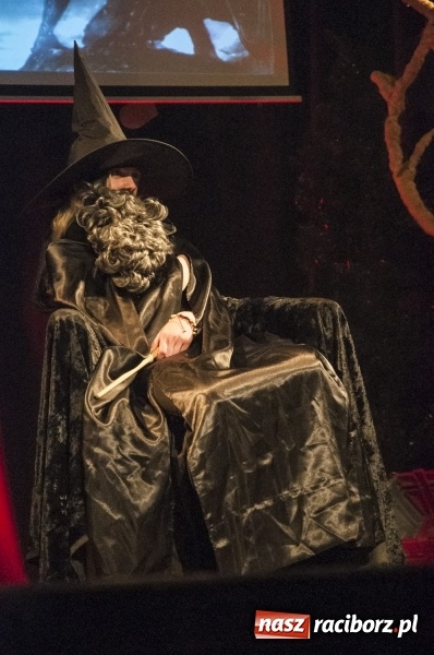 Zdjęcie w galerii na portalu naszraciborz.pl: Kot w butach zagościł dziś na deskach sceny Młodzieżowego Domu Kultury wiadomości z regionu