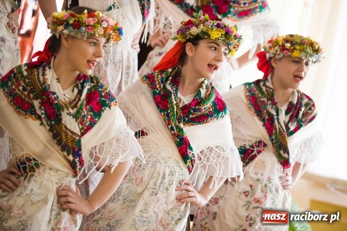 Zdjęcie w galerii na portalu naszraciborz.pl: Gimnazjum nr 3 świętowało Dzień Patrona Szkoły wiadomości z regionu