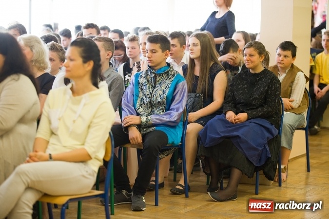 Zdjęcie w galerii na portalu naszraciborz.pl: Gimnazjum nr 3 świętowało Dzień Patrona Szkoły wiadomości z regionu