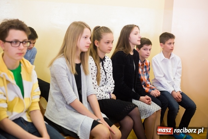 Zdjęcie w galerii na portalu naszraciborz.pl: Gimnazjum nr 3 świętowało Dzień Patrona Szkoły wiadomości z regionu