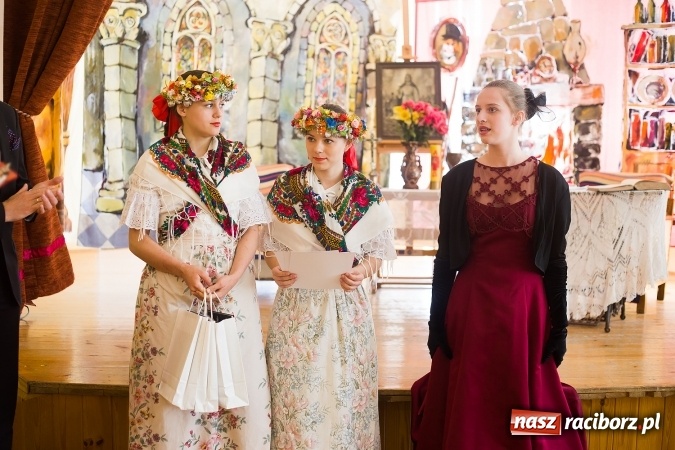 Zdjęcie w galerii na portalu naszraciborz.pl: Gimnazjum nr 3 świętowało Dzień Patrona Szkoły wiadomości z regionu