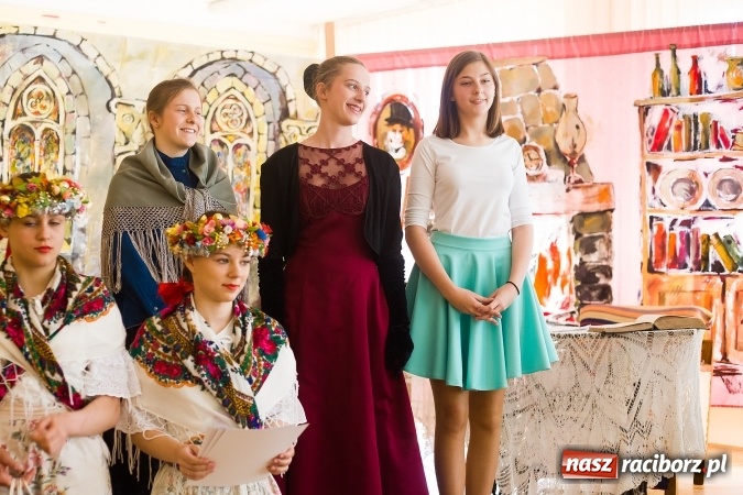 Zdjęcie w galerii na portalu naszraciborz.pl: Gimnazjum nr 3 świętowało Dzień Patrona Szkoły wiadomości z regionu