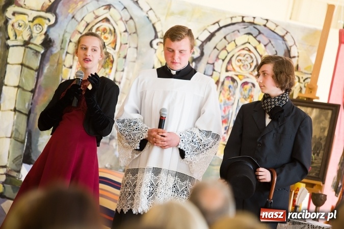 Zdjęcie w galerii na portalu naszraciborz.pl: Gimnazjum nr 3 świętowało Dzień Patrona Szkoły wiadomości z regionu