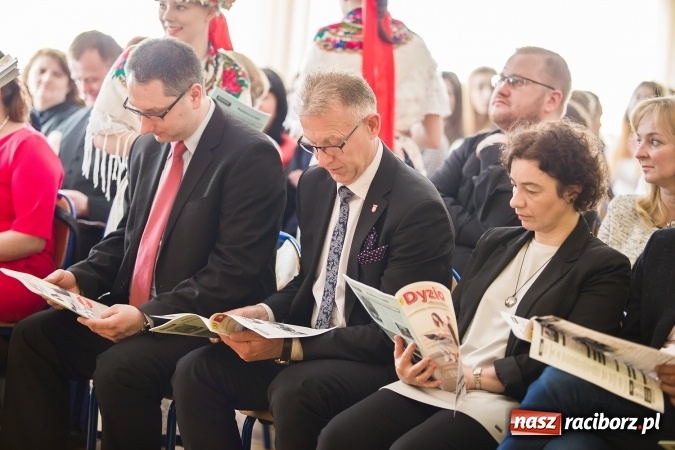 Zdjęcie w galerii na portalu naszraciborz.pl: Gimnazjum nr 3 świętowało Dzień Patrona Szkoły wiadomości z regionu