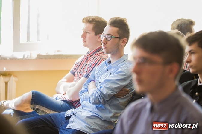 Zdjęcie w galerii na portalu naszraciborz.pl: Gimnazjum nr 3 świętowało Dzień Patrona Szkoły wiadomości z regionu