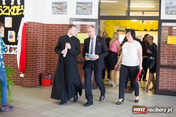 Zdjęcie w galerii na portalu naszraciborz.pl: Gimnazjum nr 3 świętowało Dzień Patrona Szkoły wiadomości z regionu