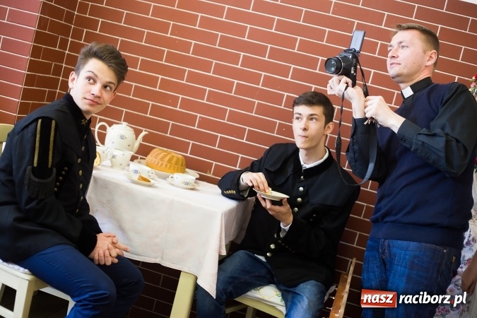 Zdjęcie w galerii na portalu naszraciborz.pl: Gimnazjum nr 3 świętowało Dzień Patrona Szkoły wiadomości z regionu