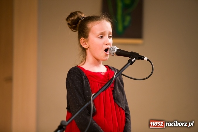 Zdjęcie w galerii na portalu naszraciborz.pl: XXII Przegląd Młodych Talentów - taniec i recytacja wiadomości z regionu