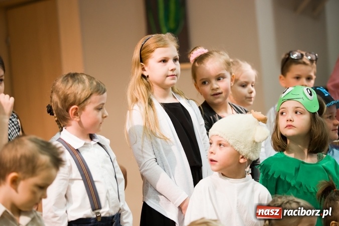 Zdjęcie w galerii na portalu naszraciborz.pl: XXII Przegląd Młodych Talentów - taniec i recytacja wiadomości z regionu