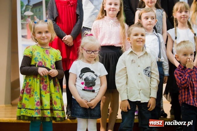 Zdjęcie w galerii na portalu naszraciborz.pl: XXII Przegląd Młodych Talentów - taniec i recytacja wiadomości z regionu