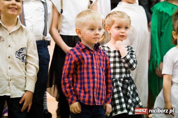 Zdjęcie w galerii na portalu naszraciborz.pl: XXII Przegląd Młodych Talentów - taniec i recytacja wiadomości z regionu