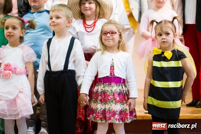 Zdjęcie w galerii na portalu naszraciborz.pl: XXII Przegląd Młodych Talentów - taniec i recytacja wiadomości z regionu