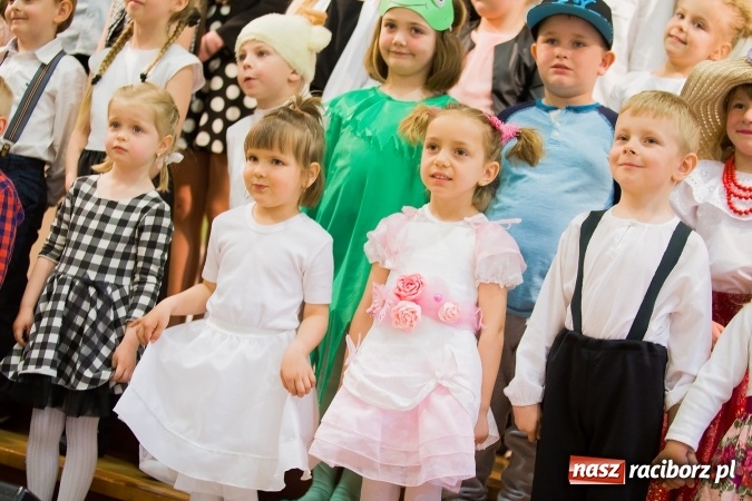 Zdjęcie w galerii na portalu naszraciborz.pl: XXII Przegląd Młodych Talentów - taniec i recytacja wiadomości z regionu