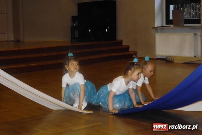 Zdjęcie w galerii na portalu naszraciborz.pl: XXII Przegląd Młodych Talentów - taniec i recytacja wiadomości z regionu