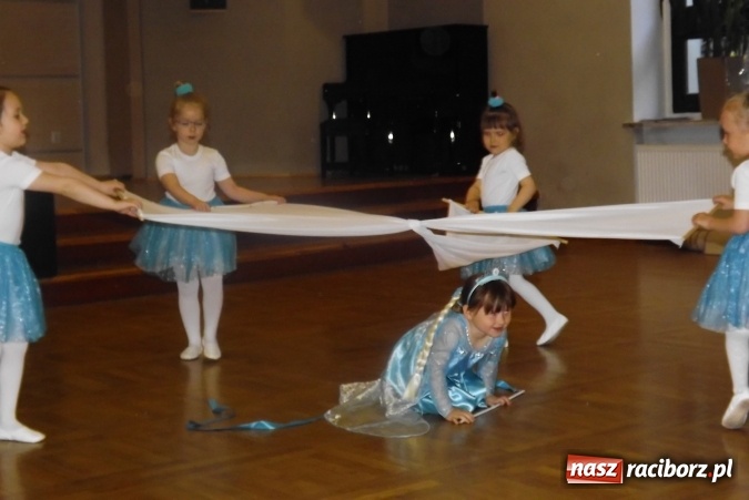 Zdjęcie w galerii na portalu naszraciborz.pl: XXII Przegląd Młodych Talentów - taniec i recytacja wiadomości z regionu