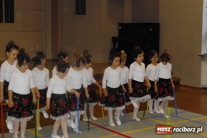 Zdjęcie w galerii na portalu naszraciborz.pl: XXII Przegląd Młodych Talentów - taniec i recytacja wiadomości z regionu