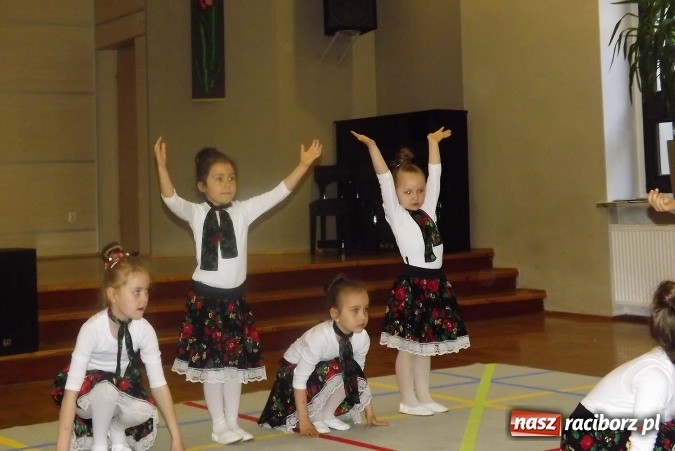 Zdjęcie w galerii na portalu naszraciborz.pl: XXII Przegląd Młodych Talentów - taniec i recytacja wiadomości z regionu
