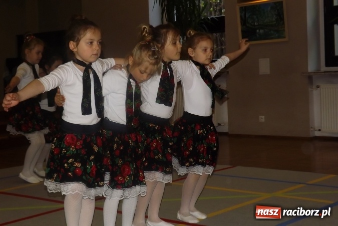 Zdjęcie w galerii na portalu naszraciborz.pl: XXII Przegląd Młodych Talentów - taniec i recytacja wiadomości z regionu