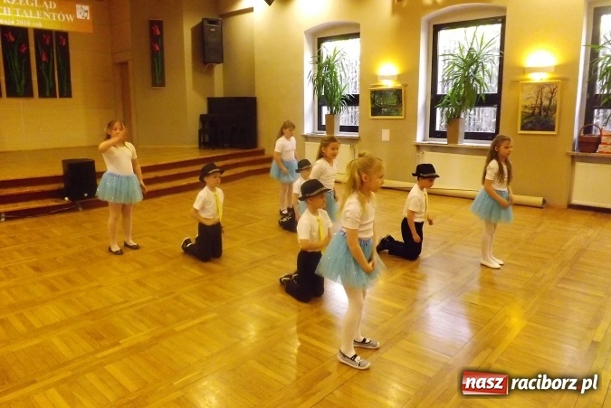 Zdjęcie w galerii na portalu naszraciborz.pl: XXII Przegląd Młodych Talentów - taniec i recytacja wiadomości z regionu