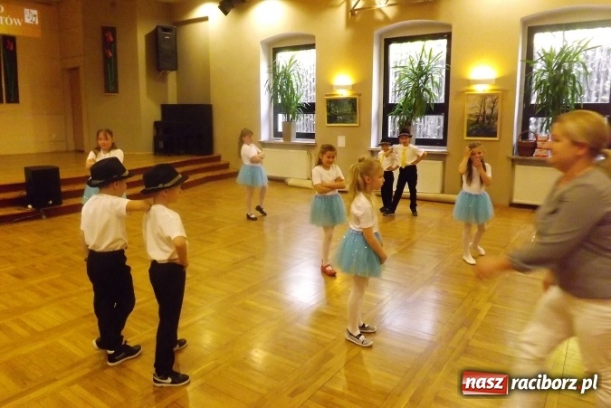 Zdjęcie w galerii na portalu naszraciborz.pl: XXII Przegląd Młodych Talentów - taniec i recytacja wiadomości z regionu