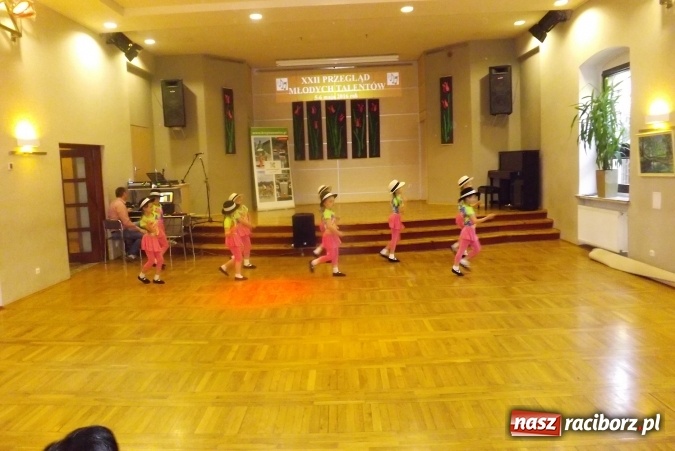 Zdjęcie w galerii na portalu naszraciborz.pl: XXII Przegląd Młodych Talentów - taniec i recytacja wiadomości z regionu