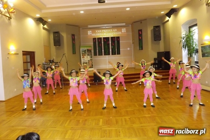 Zdjęcie w galerii na portalu naszraciborz.pl: XXII Przegląd Młodych Talentów - taniec i recytacja wiadomości z regionu
