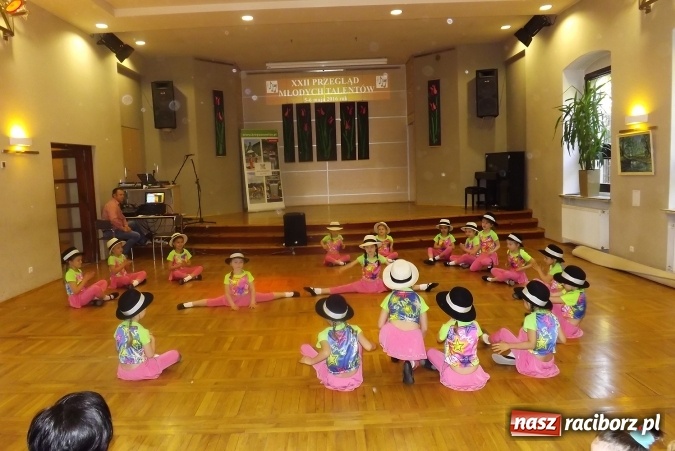 Zdjęcie w galerii na portalu naszraciborz.pl: XXII Przegląd Młodych Talentów - taniec i recytacja wiadomości z regionu