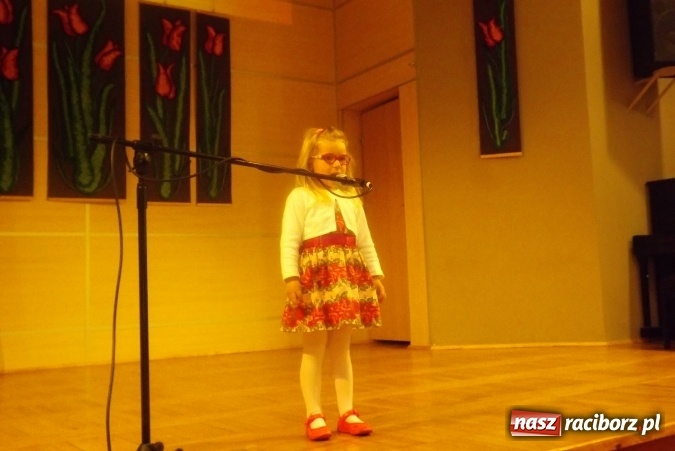Zdjęcie w galerii na portalu naszraciborz.pl: XXII Przegląd Młodych Talentów - taniec i recytacja wiadomości z regionu