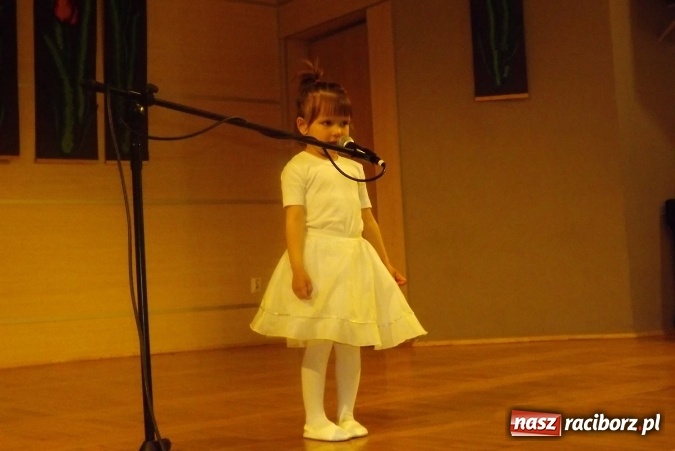 Zdjęcie w galerii na portalu naszraciborz.pl: XXII Przegląd Młodych Talentów - taniec i recytacja wiadomości z regionu