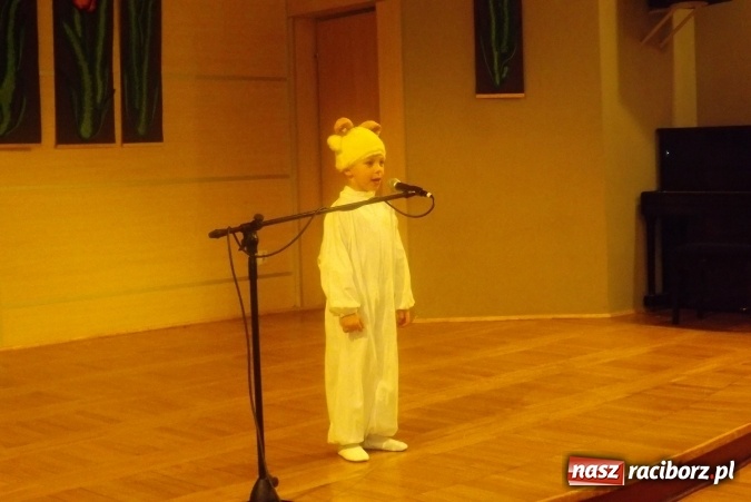 Zdjęcie w galerii na portalu naszraciborz.pl: XXII Przegląd Młodych Talentów - taniec i recytacja wiadomości z regionu