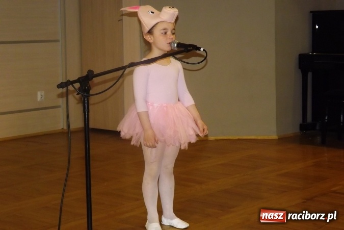 Zdjęcie w galerii na portalu naszraciborz.pl: XXII Przegląd Młodych Talentów - taniec i recytacja wiadomości z regionu