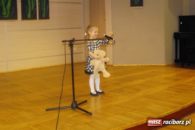 Zdjęcie w galerii na portalu naszraciborz.pl: XXII Przegląd Młodych Talentów - taniec i recytacja wiadomości z regionu