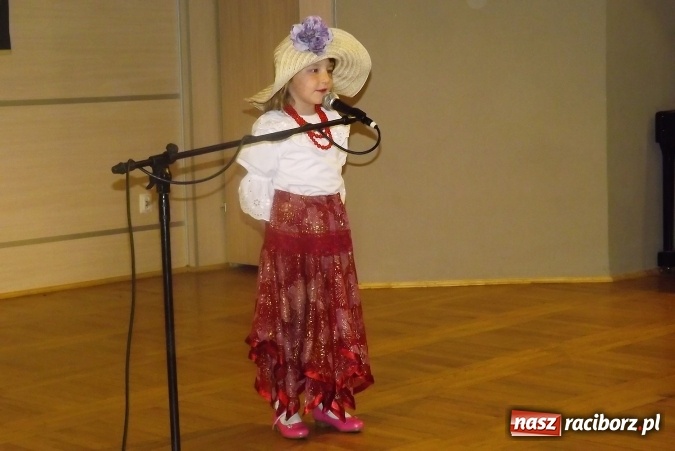 Zdjęcie w galerii na portalu naszraciborz.pl: XXII Przegląd Młodych Talentów - taniec i recytacja wiadomości z regionu
