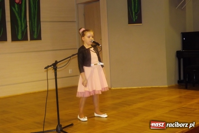 Zdjęcie w galerii na portalu naszraciborz.pl: XXII Przegląd Młodych Talentów - taniec i recytacja wiadomości z regionu
