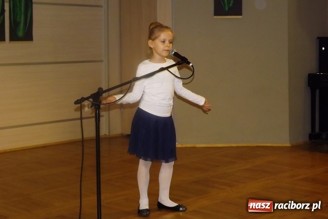 Zdjęcie w galerii na portalu naszraciborz.pl: XXII Przegląd Młodych Talentów - taniec i recytacja wiadomości z regionu