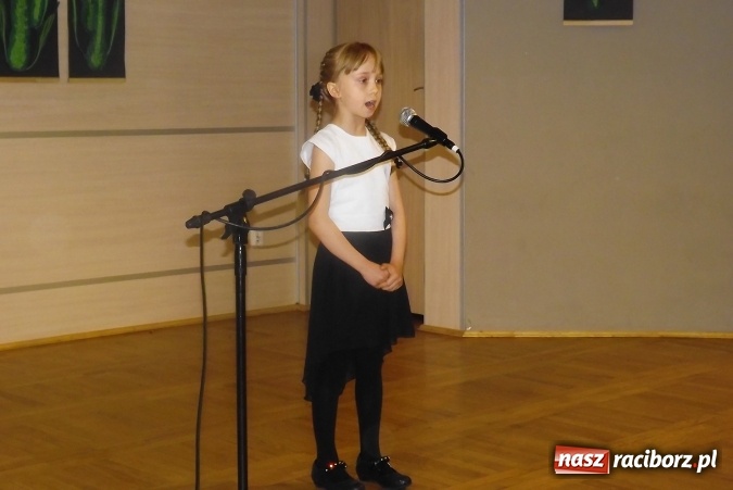 Zdjęcie w galerii na portalu naszraciborz.pl: XXII Przegląd Młodych Talentów - taniec i recytacja wiadomości z regionu