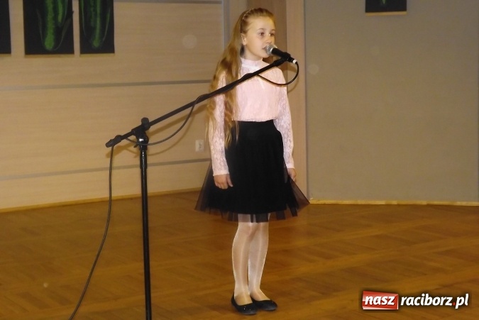 Zdjęcie w galerii na portalu naszraciborz.pl: XXII Przegląd Młodych Talentów - taniec i recytacja wiadomości z regionu
