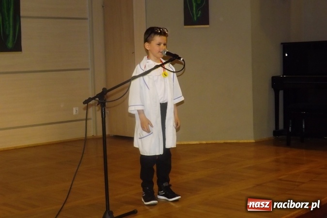 Zdjęcie w galerii na portalu naszraciborz.pl: XXII Przegląd Młodych Talentów - taniec i recytacja wiadomości z regionu