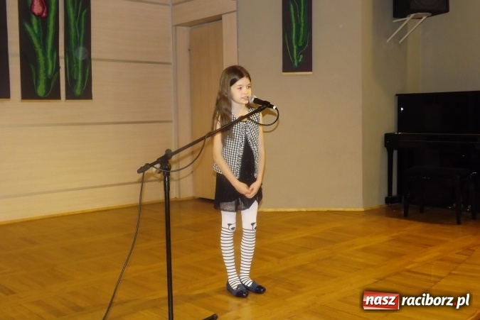 Zdjęcie w galerii na portalu naszraciborz.pl: XXII Przegląd Młodych Talentów - taniec i recytacja wiadomości z regionu
