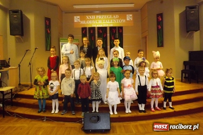 Zdjęcie w galerii na portalu naszraciborz.pl: XXII Przegląd Młodych Talentów - taniec i recytacja wiadomości z regionu