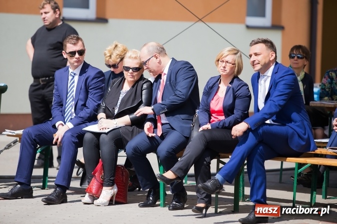 Zdjęcie w galerii na portalu naszraciborz.pl: Zespół Skaner na zakończenie pierwszego dnia targów w Pietrowicach Wielkich wiadomości z regionu