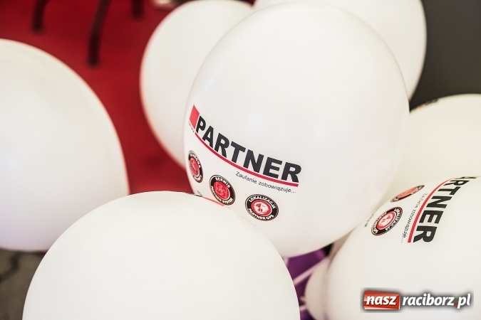 Zdjęcie w galerii na portalu naszraciborz.pl: Zespół Skaner na zakończenie pierwszego dnia targów w Pietrowicach Wielkich wiadomości z regionu