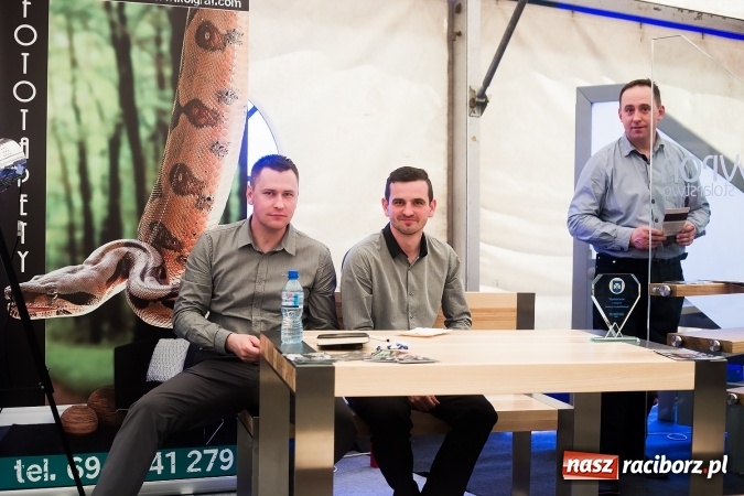 Zdjęcie w galerii na portalu naszraciborz.pl: Zespół Skaner na zakończenie pierwszego dnia targów w Pietrowicach Wielkich wiadomości z regionu