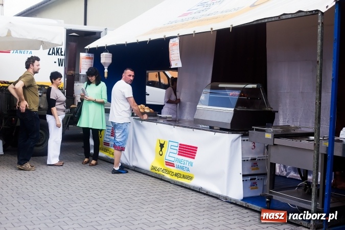 Zdjęcie w galerii na portalu naszraciborz.pl: Zespół Skaner na zakończenie pierwszego dnia targów w Pietrowicach Wielkich wiadomości z regionu