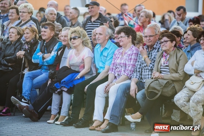 Zdjęcie w galerii na portalu naszraciborz.pl: Zespół Skaner na zakończenie pierwszego dnia targów w Pietrowicach Wielkich wiadomości z regionu