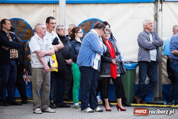 Zdjęcie w galerii na portalu naszraciborz.pl: Zespół Skaner na zakończenie pierwszego dnia targów w Pietrowicach Wielkich wiadomości z regionu