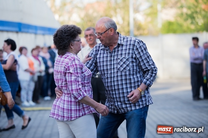 Zdjęcie w galerii na portalu naszraciborz.pl: Zespół Skaner na zakończenie pierwszego dnia targów w Pietrowicach Wielkich wiadomości z regionu
