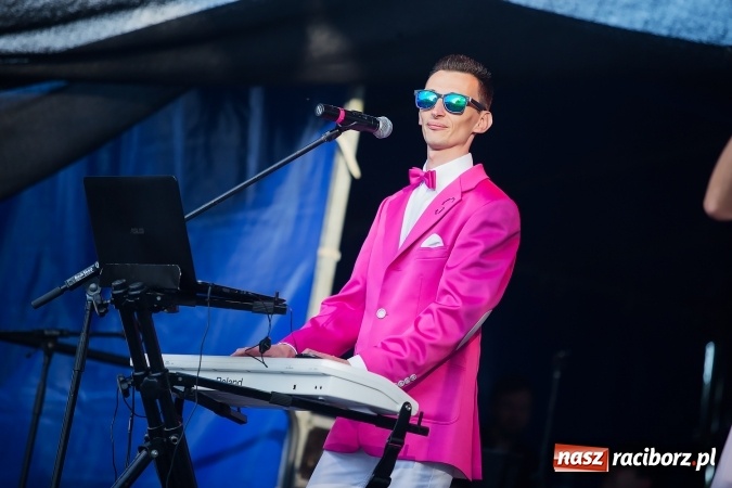 Zdjęcie w galerii na portalu naszraciborz.pl: Zespół Skaner na zakończenie pierwszego dnia targów w Pietrowicach Wielkich wiadomości z regionu