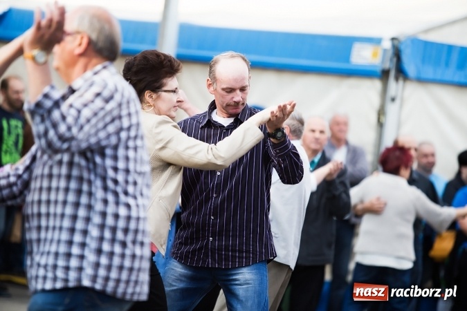 Zdjęcie w galerii na portalu naszraciborz.pl: Zespół Skaner na zakończenie pierwszego dnia targów w Pietrowicach Wielkich wiadomości z regionu