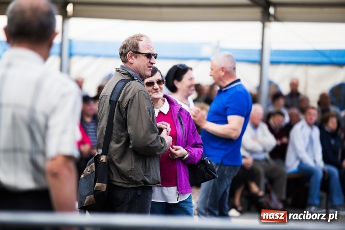 Zdjęcie w galerii na portalu naszraciborz.pl: Zespół Skaner na zakończenie pierwszego dnia targów w Pietrowicach Wielkich wiadomości z regionu